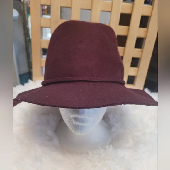 Wool hat - Picture 1 of 6